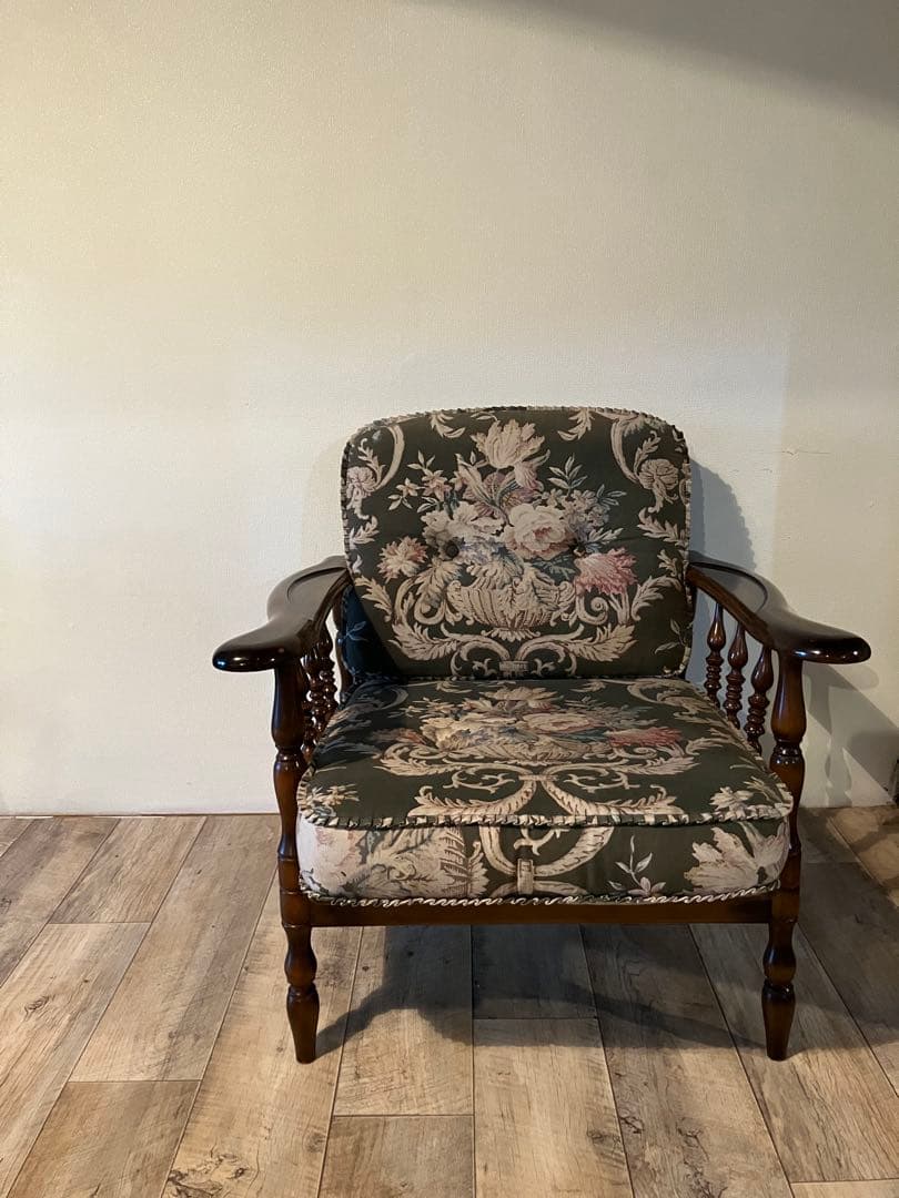 カリモク　コロニアルシリーズ クラシック花柄ソファ 肘掛け付き