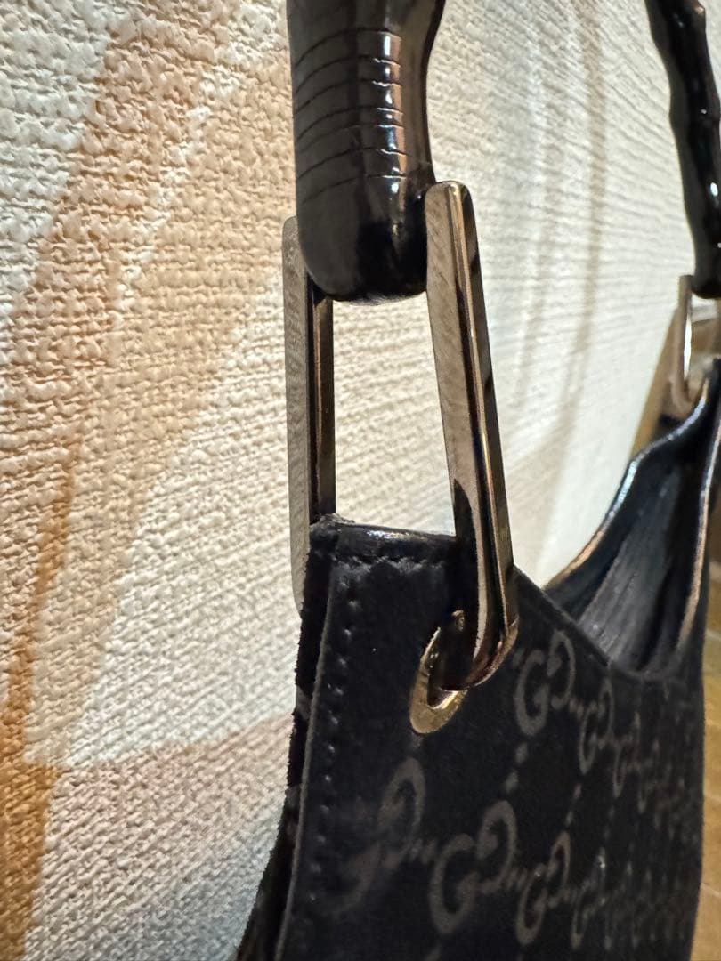 GUCCI ブラック スエード ショルダーバッグバンブー