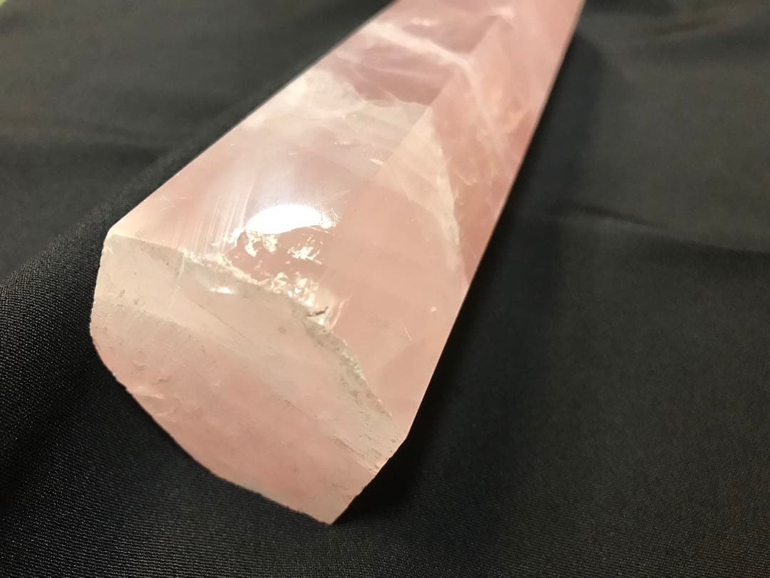 大きなローズクォーツ ポイント 671g