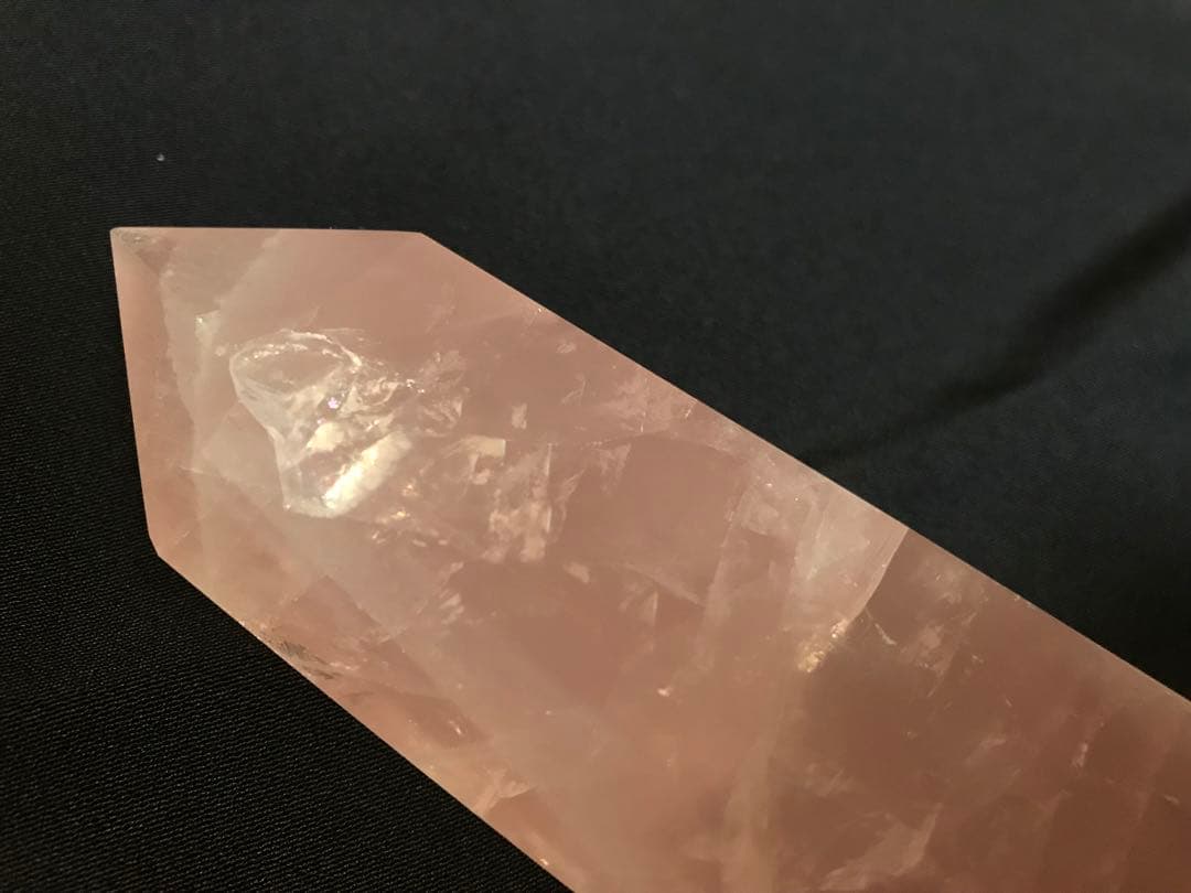 大きなローズクォーツ ポイント 671g