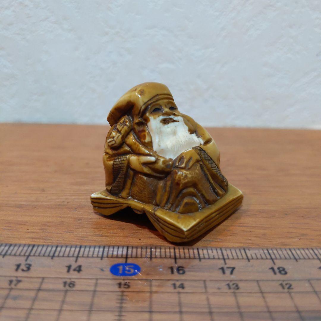 時代提げ物 七福神根付 天然素材 在銘【寿老人】高さ約3.4cm 重さ約24ｇ