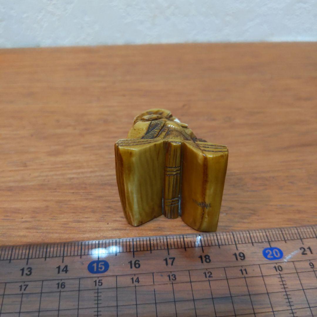 時代提げ物 七福神根付 天然素材 在銘【寿老人】高さ約3.4cm 重さ約24ｇ