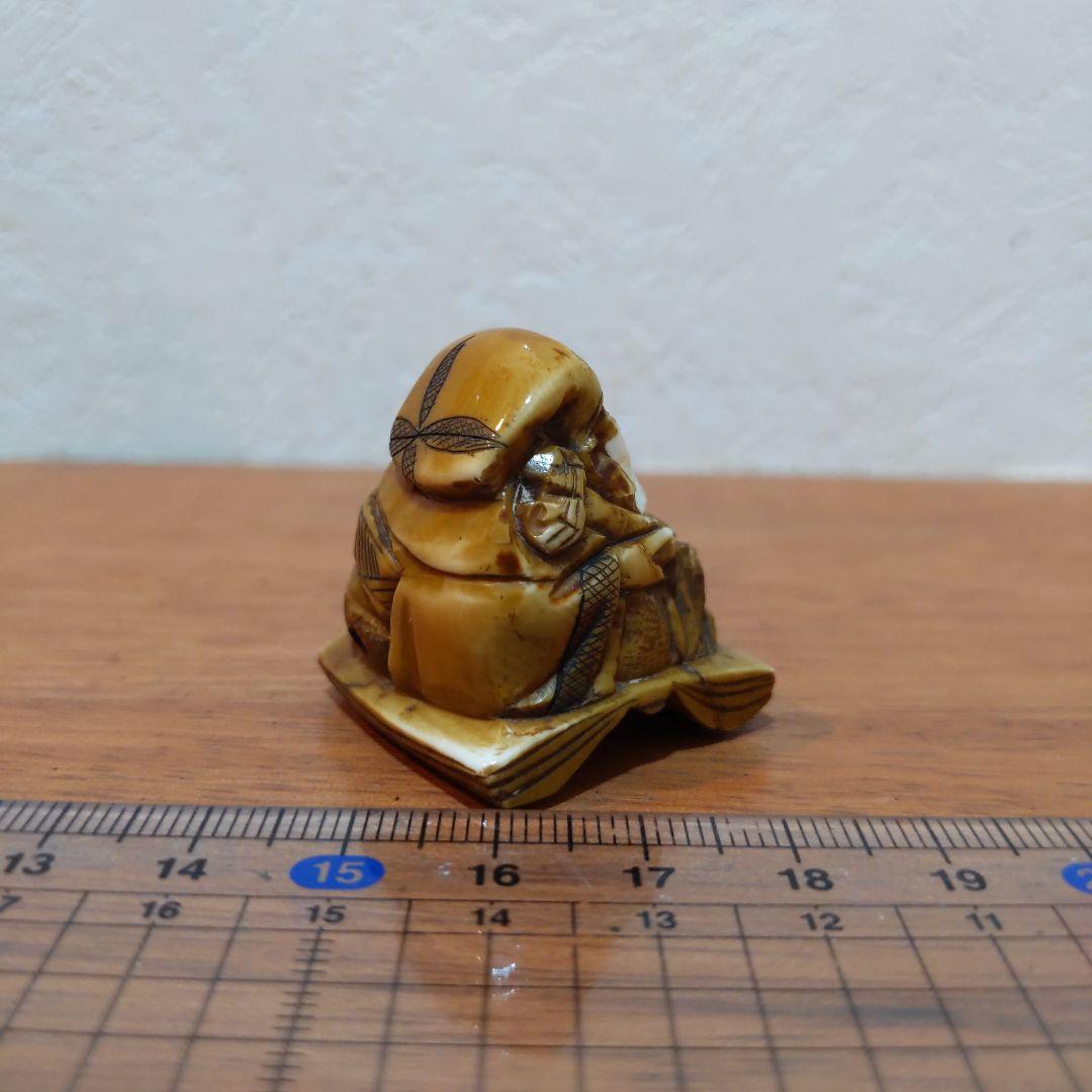 時代提げ物 七福神根付 天然素材 在銘【寿老人】高さ約3.4cm 重さ約24ｇ