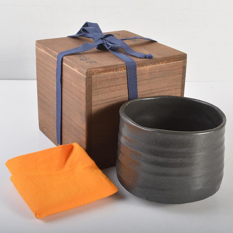 クレヨン7色　茶道具　瀬戸焼　瀬戸黒葵紋印　茶碗　時代箱付　M　R6810