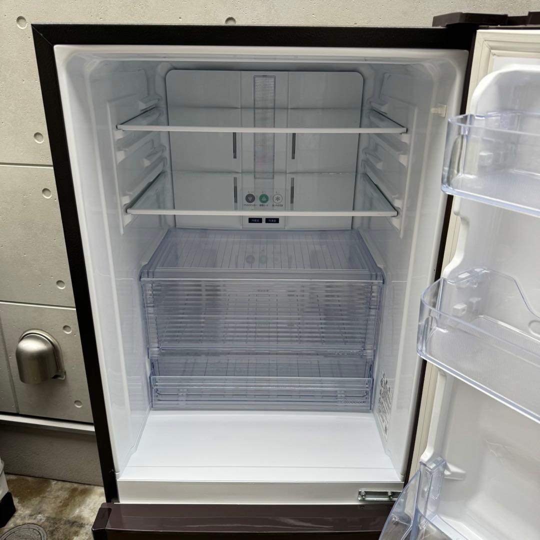 84⭐️2022年製美品★シャープ　冷蔵庫　ブラウン　大型　2ドア　280L