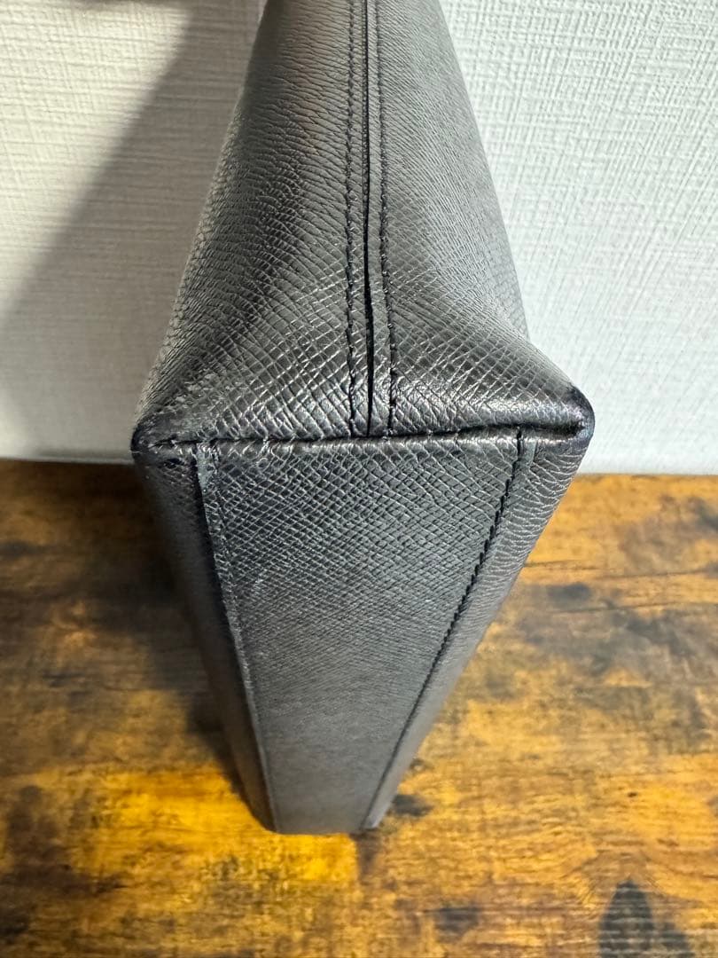 黒のビジネスバッグ 合成皮革製　ヴィトン