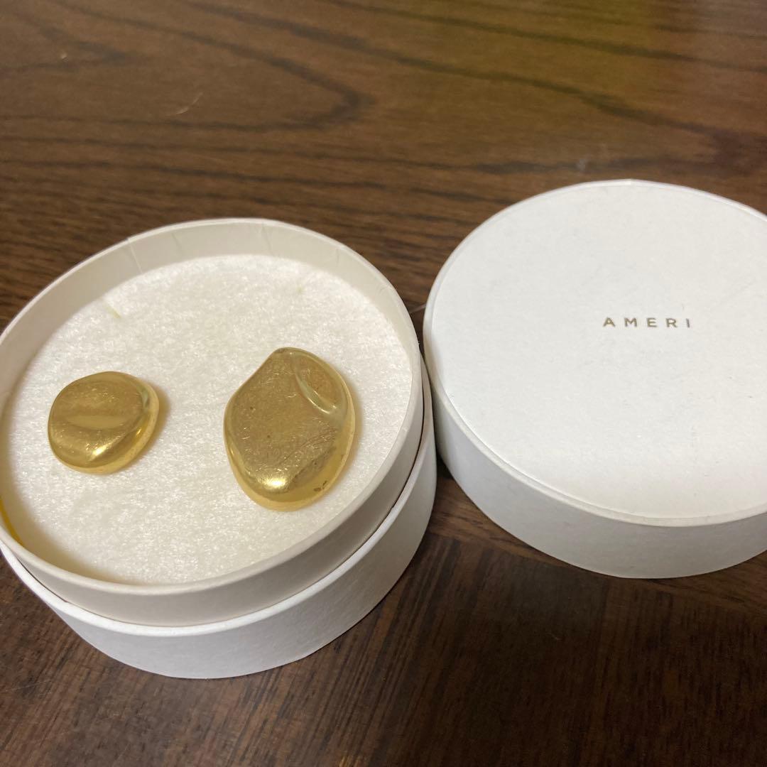 MiyAMERI ゴールド　ピアス ストーンライク　アシンメトリー　アメリ