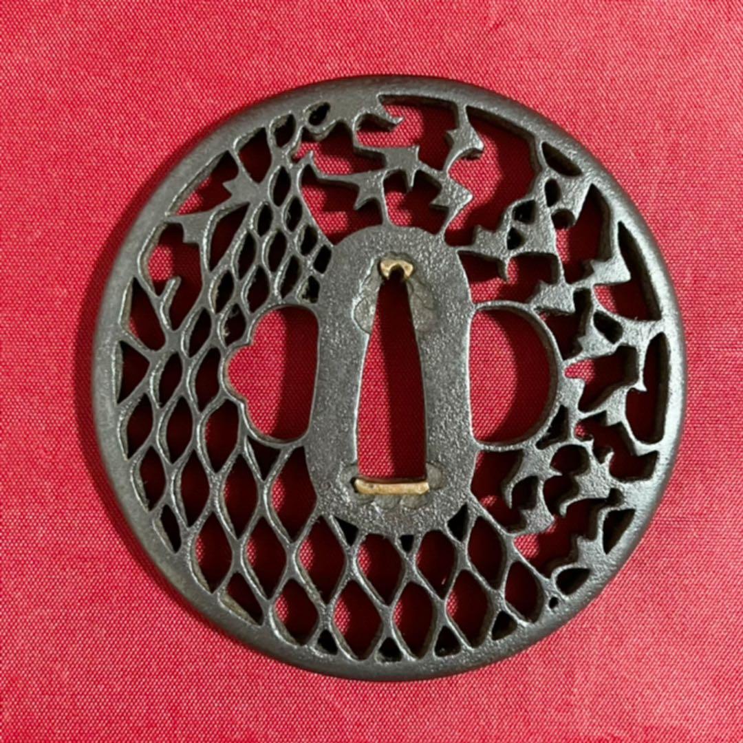 干網千鳥図　鉄地丸形　地透し　丸耳