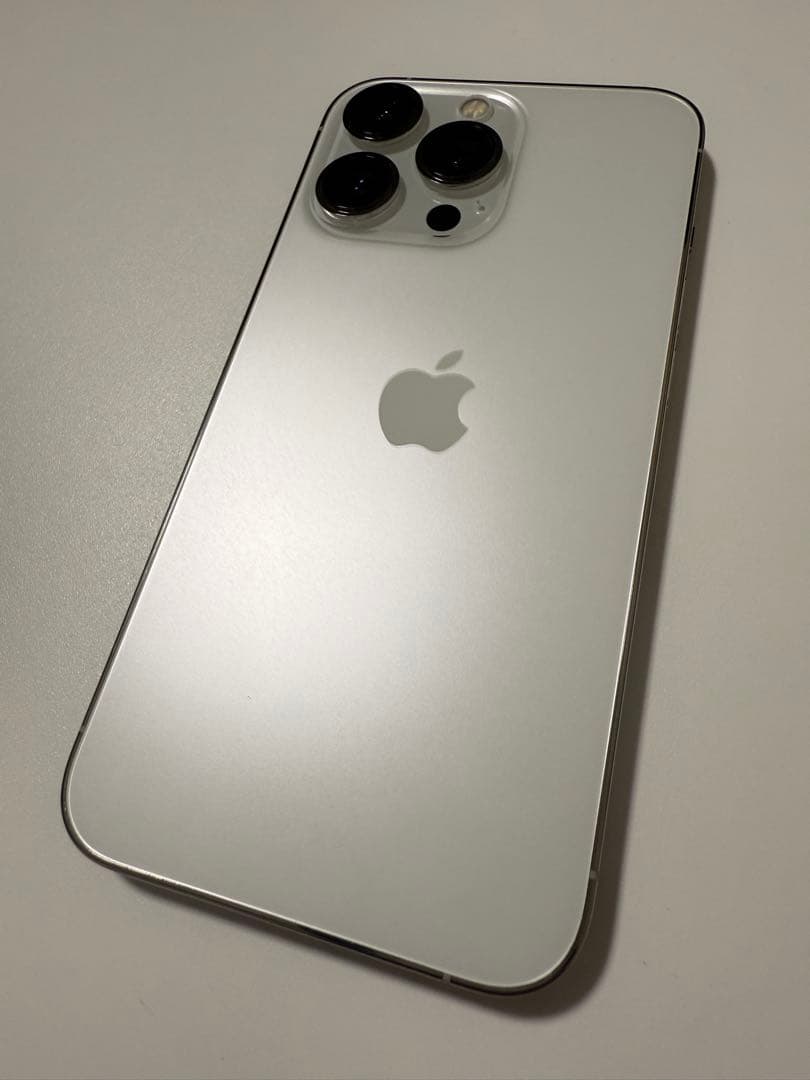 Apple iPhone 13 Pro ホワイト ケース付き