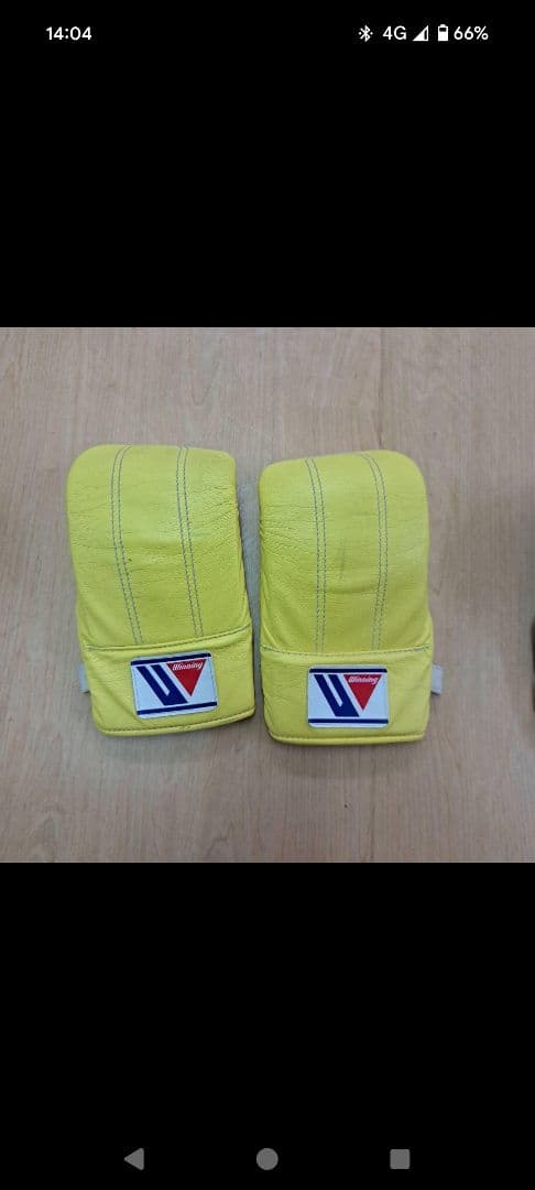 Winning ウイニング グローブ パンチング　赤　黄色