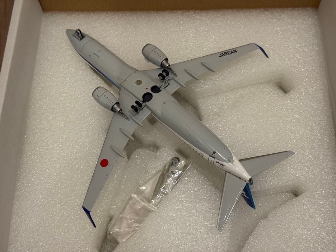 そ*う様 超レア！ANA B737-800 1/200 JA86AN IOJ 後