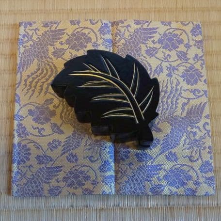 A 80     茶道       風炉用   柏 香合  ( 新品未使用品 )