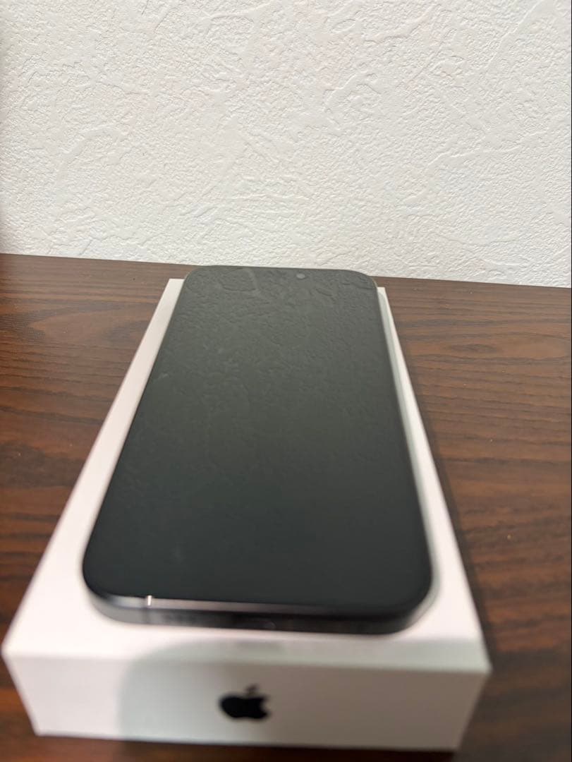 【極美品】iPhone15 Pro ブラックチタニウム　128GB 本体