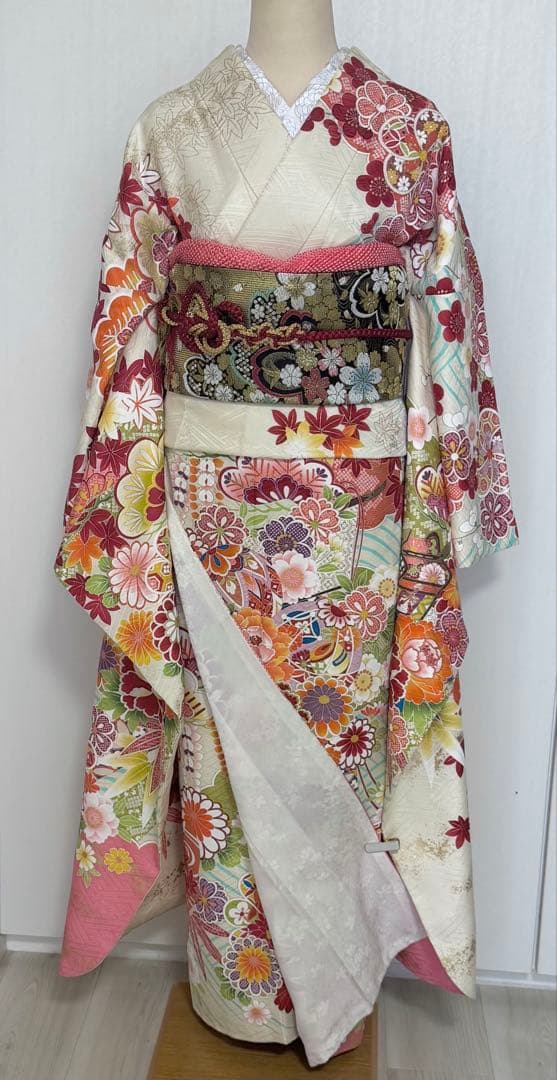 ｒ*ｕ様 裄７２ｃｍ　豪華　４点セット　花車に毬模様　刺繍振袖