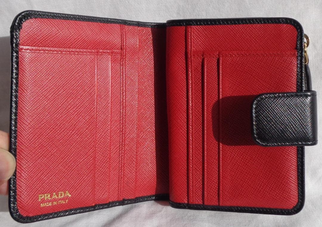 PRADA SAFFIANO サフィアーノレザー メタルチャーム 二つ折り財布