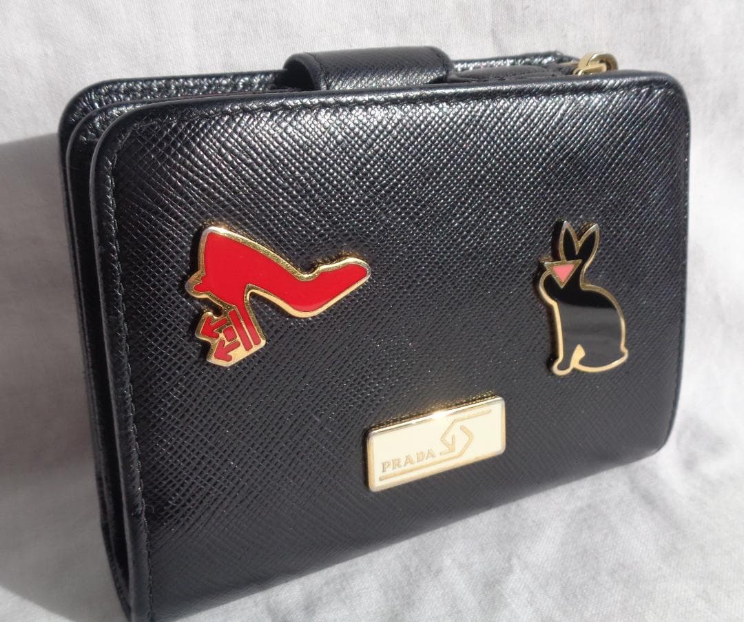 PRADA SAFFIANO サフィアーノレザー メタルチャーム 二つ折り財布