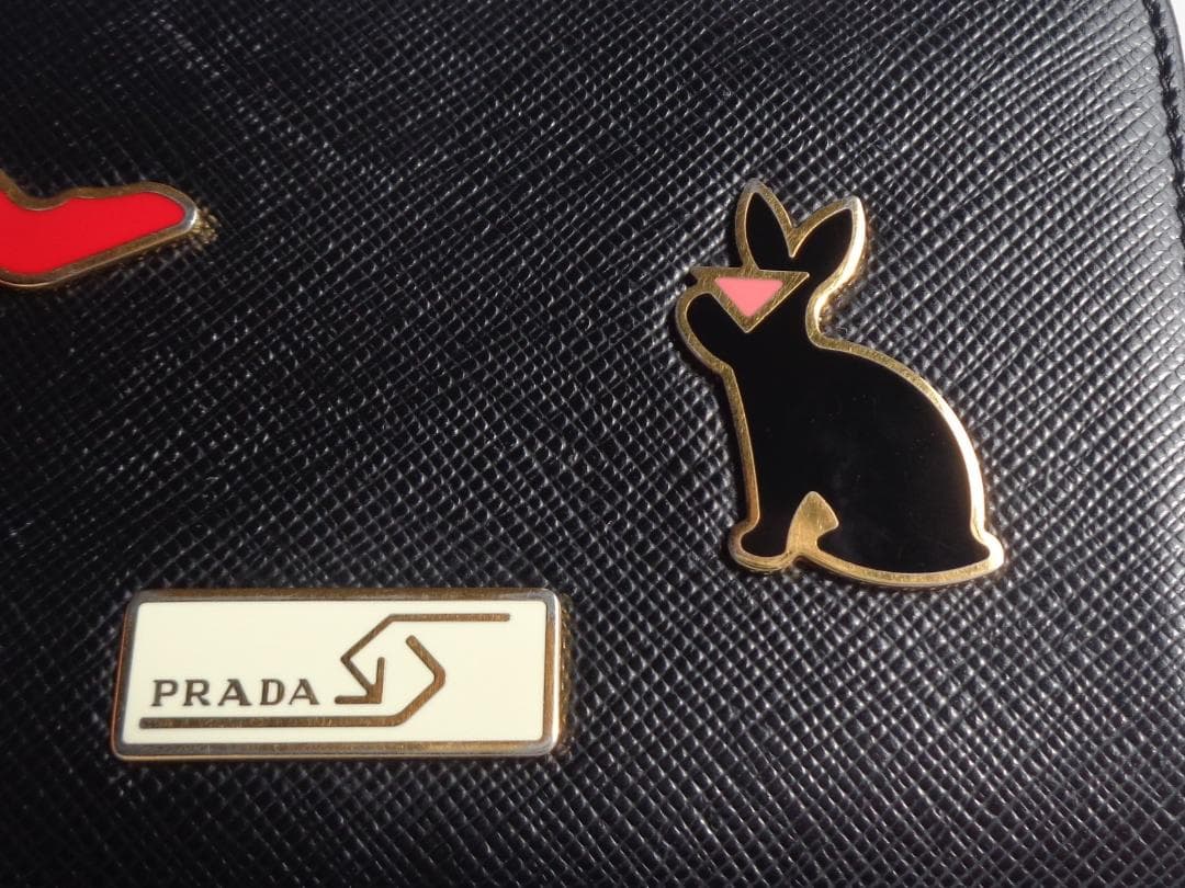 PRADA SAFFIANO サフィアーノレザー メタルチャーム 二つ折り財布