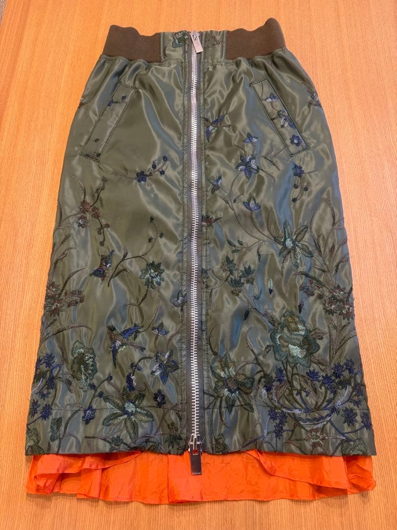 sacai サカイ　フラワーエンブロイダリー　ナイロンスカート　カーキ　フリル