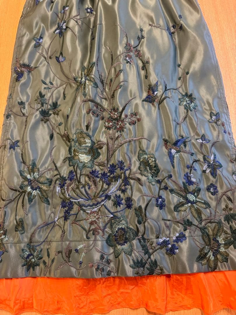 sacai サカイ　フラワーエンブロイダリー　ナイロンスカート　カーキ　フリル