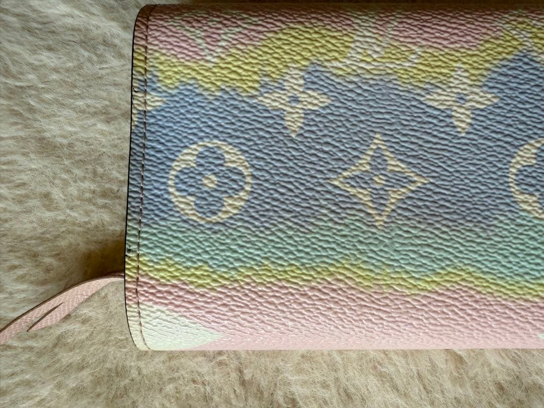 ルイ・ヴィトンLVエスカル ポルトフォイユ・ヴィクトリーヌM69113パステル