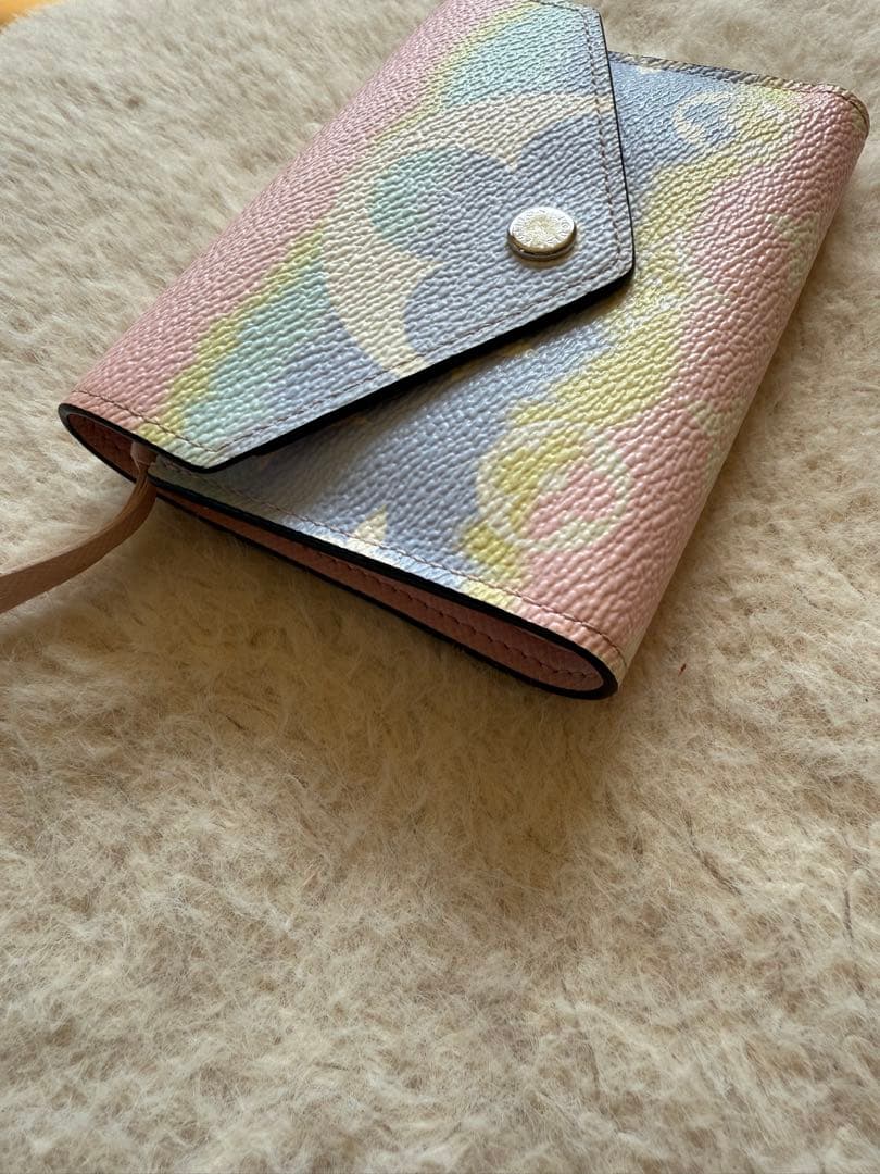 ルイ・ヴィトンLVエスカル ポルトフォイユ・ヴィクトリーヌM69113パステル