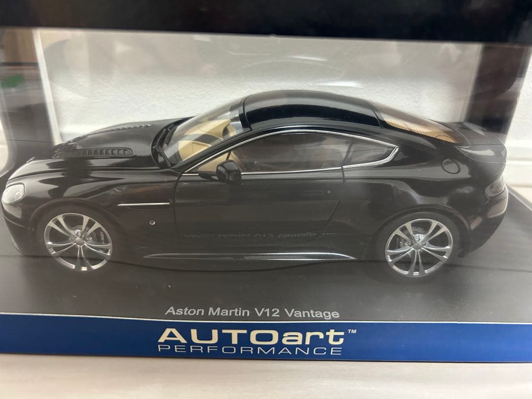 暗所保管・極美品✨autoart Aston Martin V12