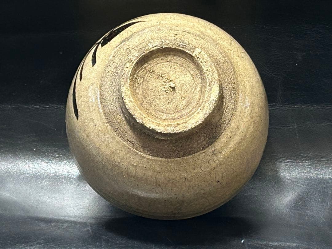 究極の美◾️蔵からかなり雰囲気の良い高そうな古絵唐津の抹茶茶碗が出て来ました。