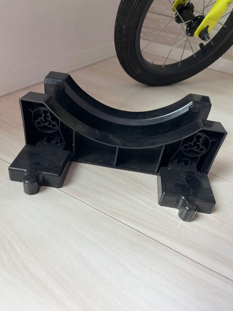 ストライダー12x　グリーン　スノー　スタンドつき