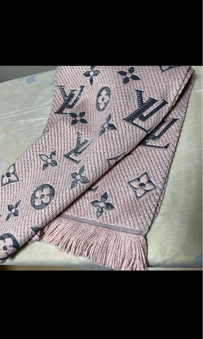 ピンク ロゴマニア マフラー フリンジ付き