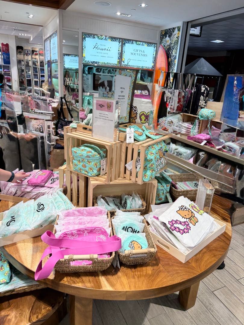 レア！アロハコレクション 日焼けキティ ハワイDFS限定 ポーチ ピンク