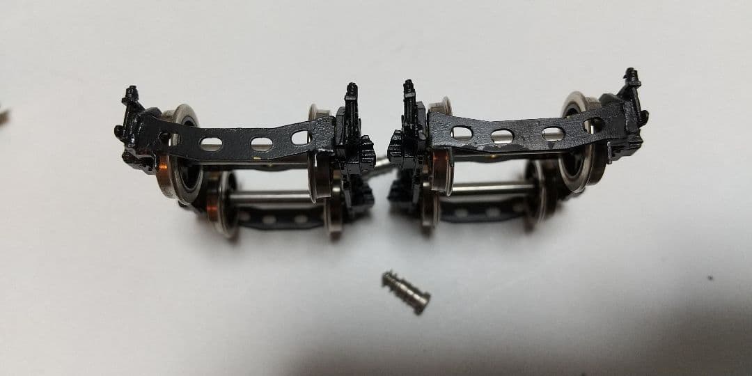 二軸先台車✕２、 従台車 １、テンダー台車✕２、他パーツ。HOゲージ。