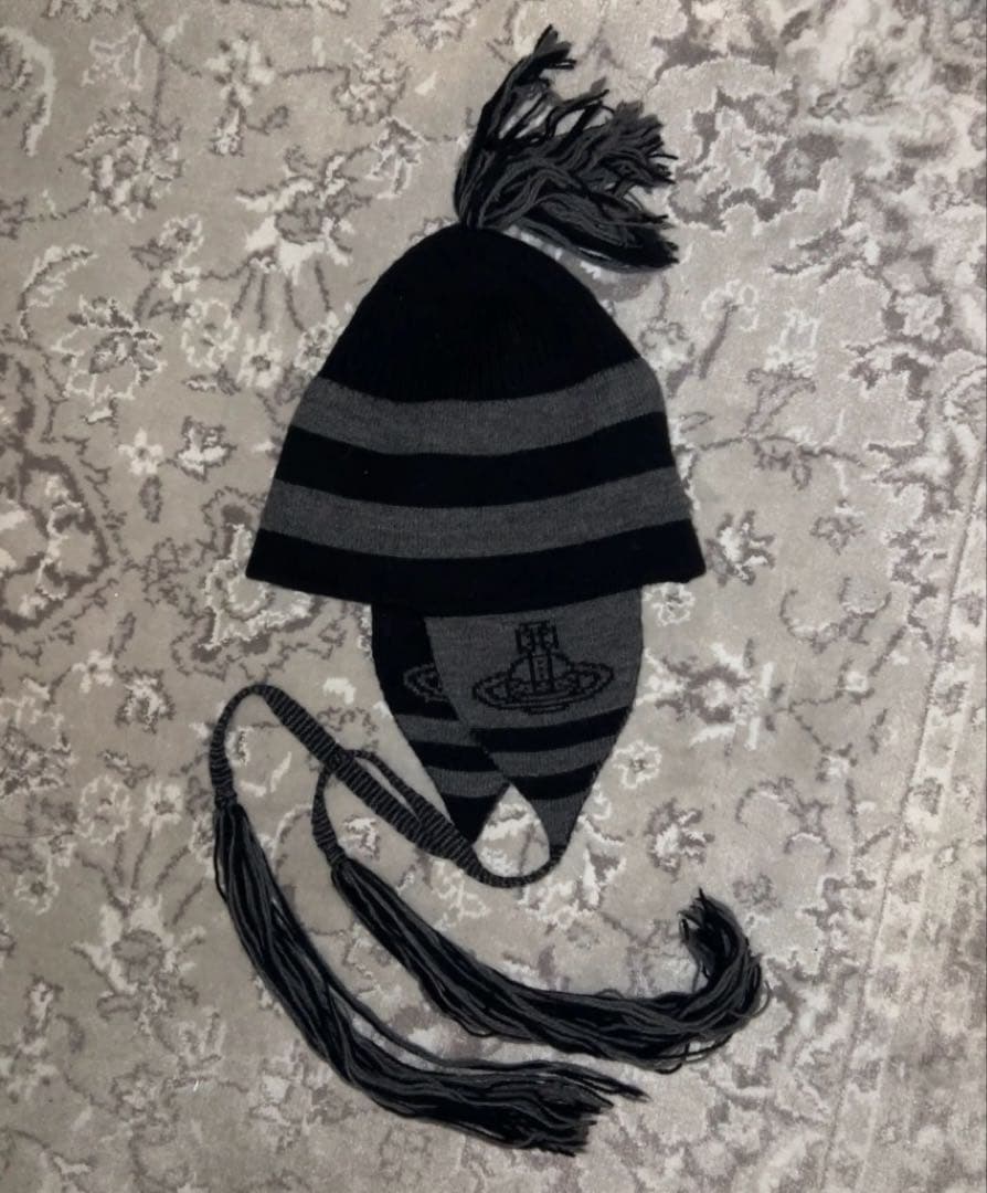 Vivienne Westwood ニット帽 黒とグレーのストライプ