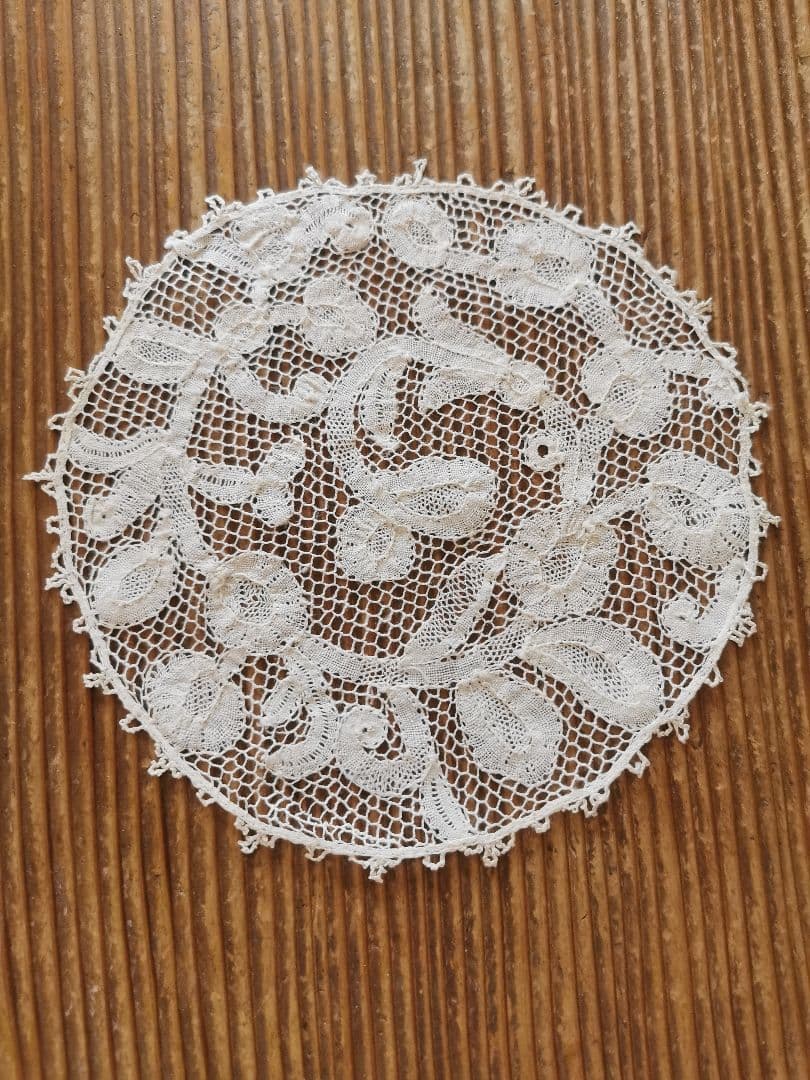 アンティークベルギー ブルージュレース デイジーのドイリー アイボリーベージュβ