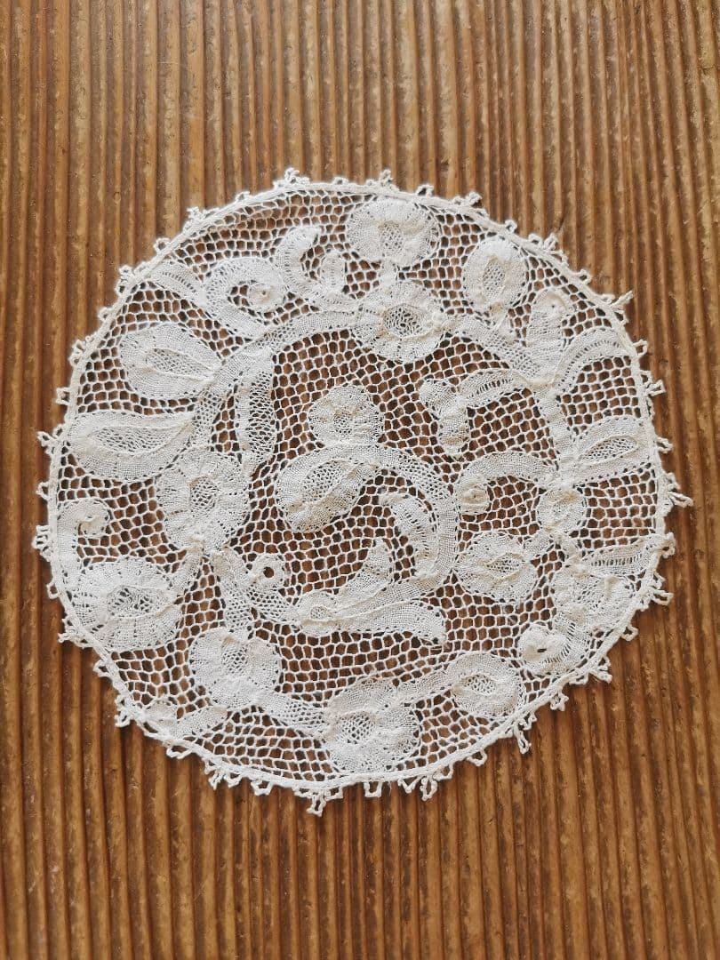 アンティークベルギー ブルージュレース デイジーのドイリー アイボリーベージュβ