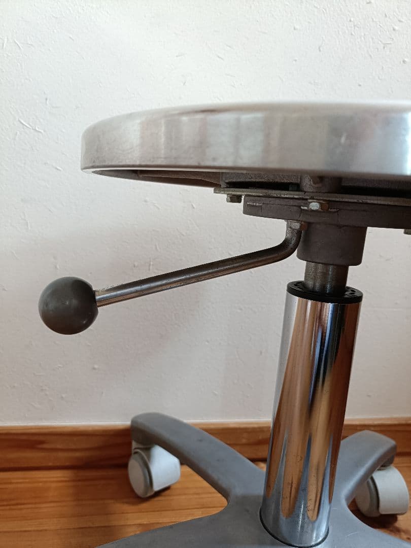 タカラベルモント　スツール　シルバー　椅子　Dスツール　回転イス　回転スツール