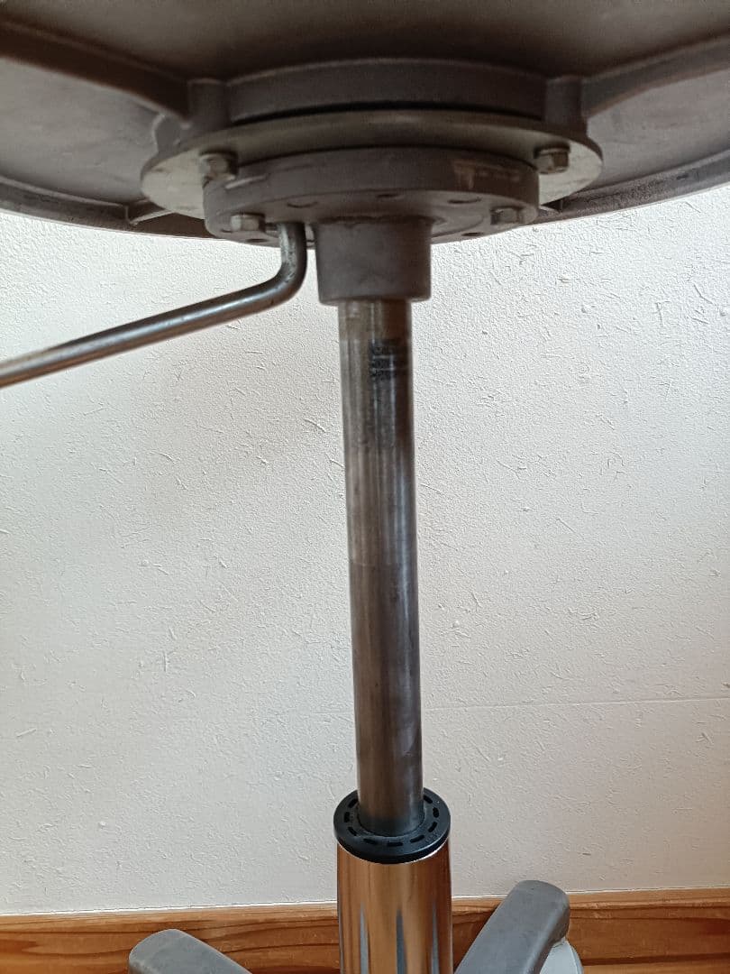 タカラベルモント　スツール　シルバー　椅子　Dスツール　回転イス　回転スツール