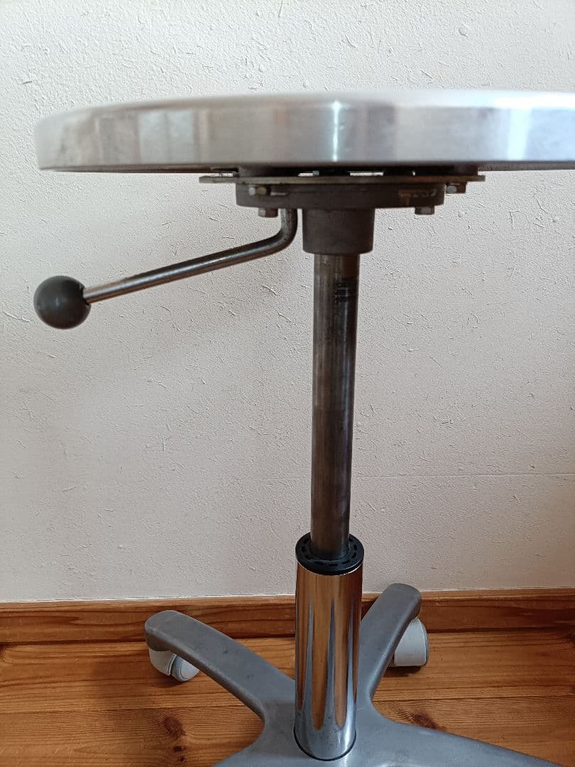 タカラベルモント　スツール　シルバー　椅子　Dスツール　回転イス　回転スツール