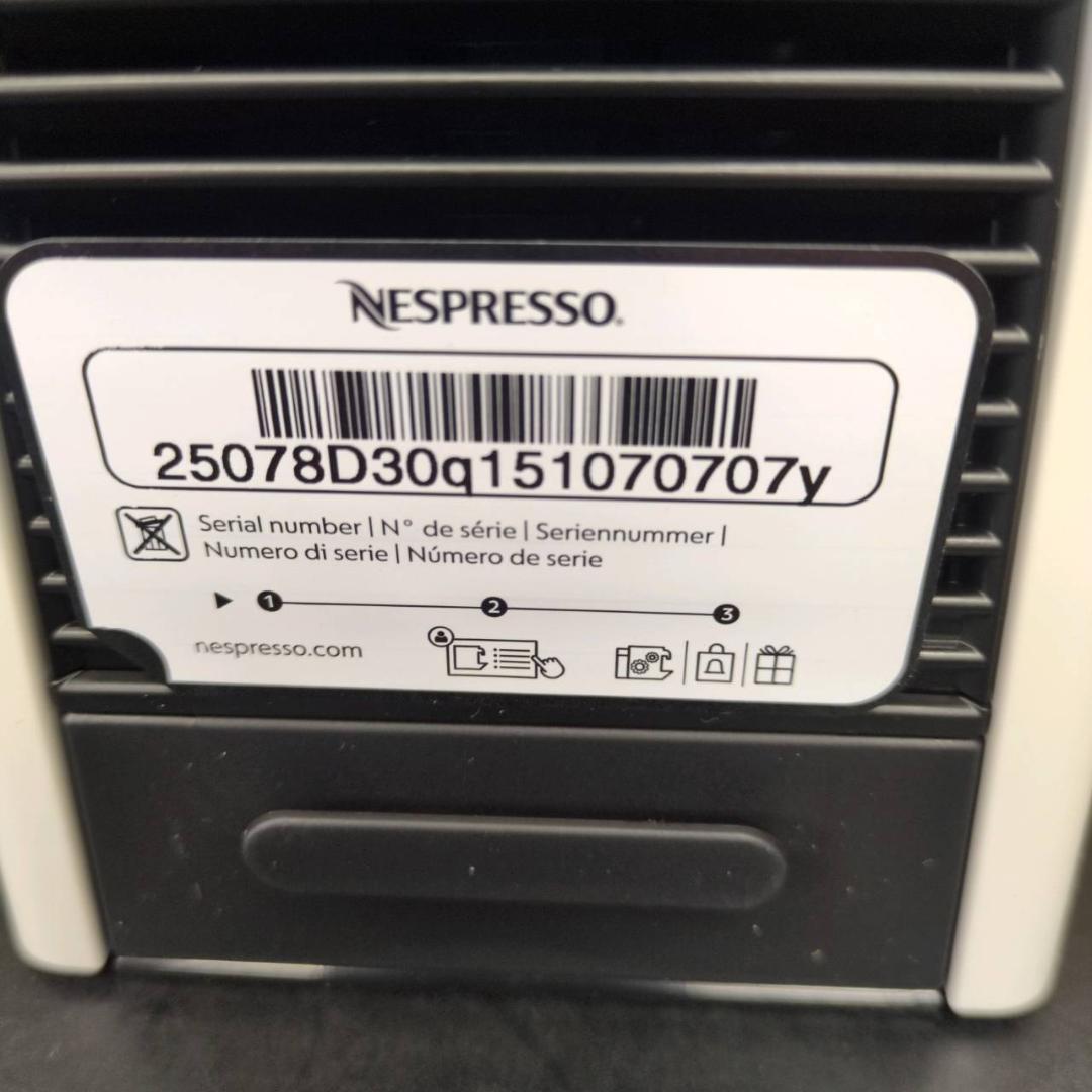 ☆未使用品　NESPRESSO　エッセンサ ミニ　D30-WH-SP