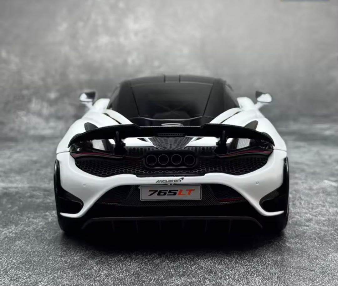 McLaren 765LT 1/18スケールモデルミニカー