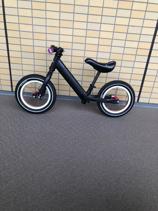 ゼロバイクファクトリー　バニッシュ　ランバイク　ストライダー