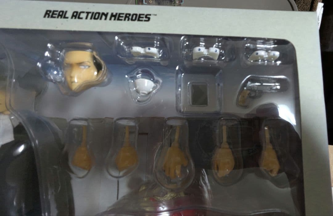 進撃の巨人 REAL ACTION HEROES リヴァイフィギュア 私服ver