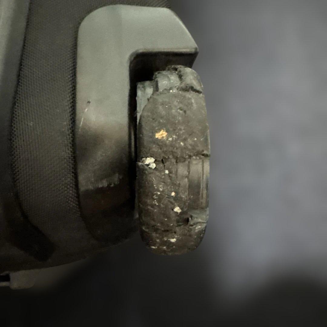 Patagonia キャリーバッグ 35L 機内持込可 タイヤ難あり