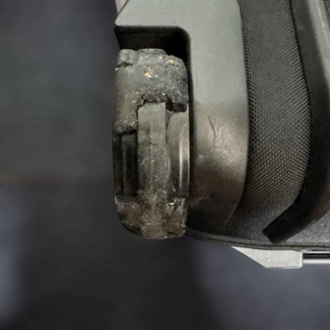 Patagonia キャリーバッグ 35L 機内持込可 タイヤ難あり