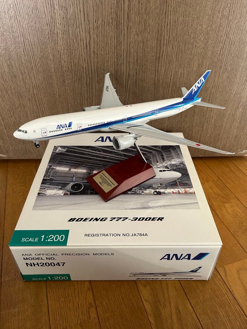 全日空商事ANA 777-300ER スケール1/200
