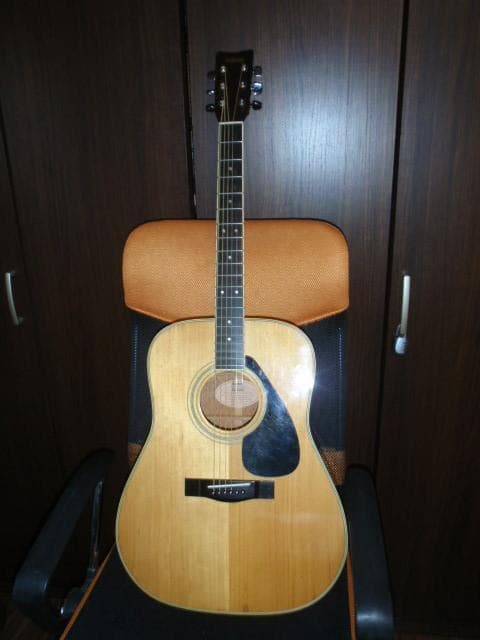 ヤマハＦＧ-200Ｄ　良く鳴ります　安心の新品弦に交換済み　すぐに使えます。