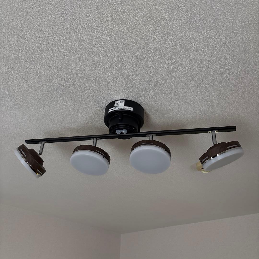 ニトリ　4灯LEDシーリングライト(YP787C ミドルブラウン)