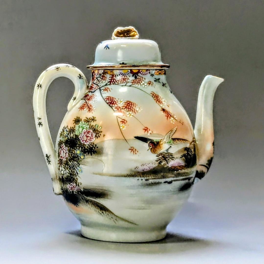 オールドニッポン ポット　花鳥図　白釉盛上　花摘み・フラワーハンドル　超細密画