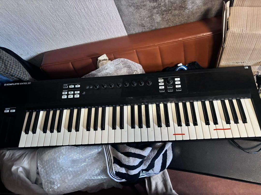 【値下げしました】KOMPLETE KONTROL S61【訳あり品】