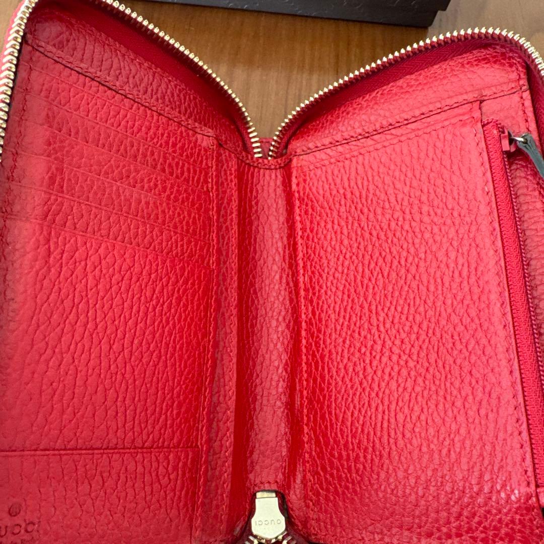 グッチ　財布　赤