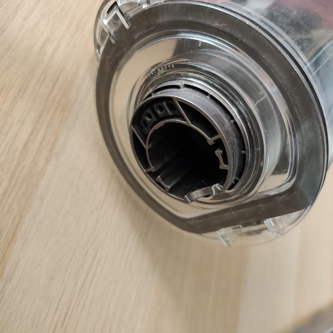 ダイソン★コードレス掃除機★V10本体★ＳV12★バッテリー新品と同等★確2